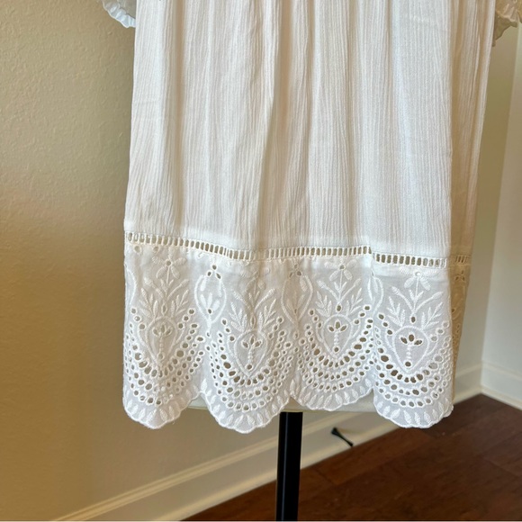 New with tags.  Knox Rose, white summer top with lace crochet detailing.  Size L - Picture 4 of 7